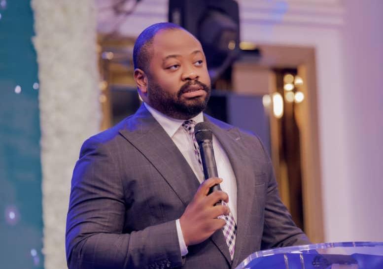 RDC : Moïse Mbiye répond à la polémique et dément avoir été bloqué à l’aéroport