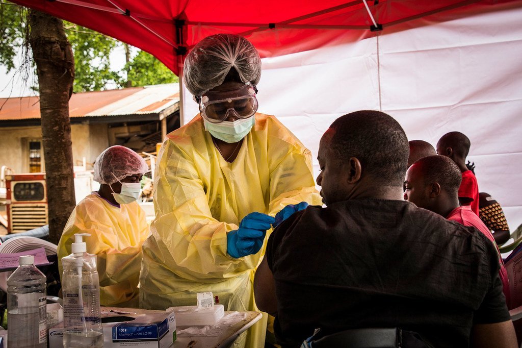 Ebola en RDC : Muyembe appelle à la patience pour le vaccin, le gouvernement exclut tout confinement